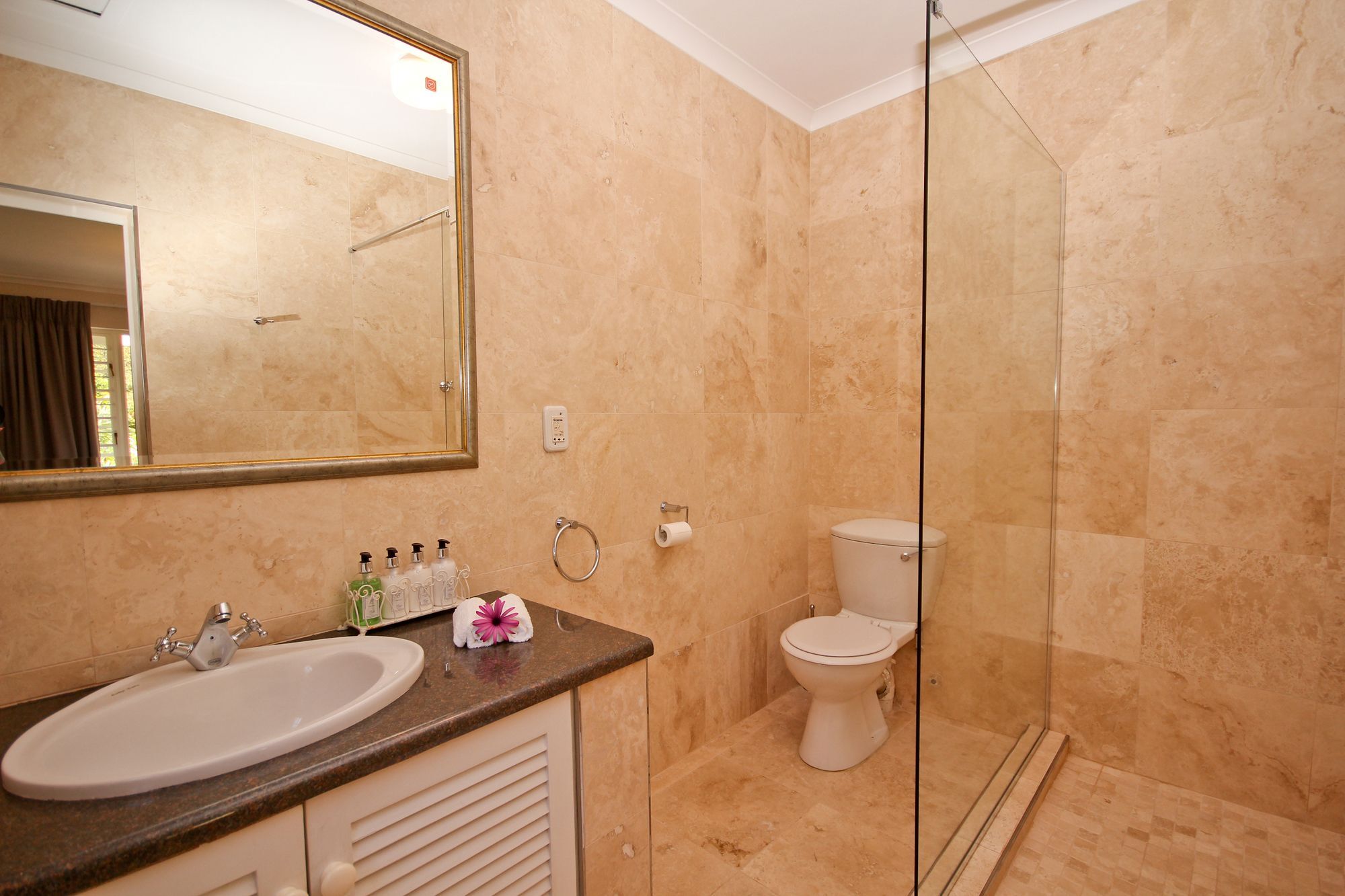Beluga Of Constantia Guest House Cape Town Bagian luar foto